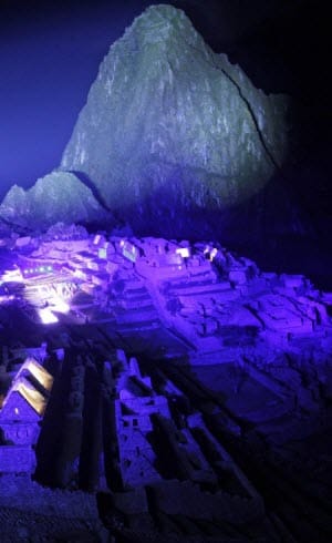 Machu Picchu iluminada
