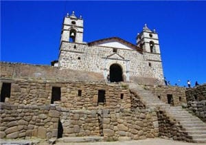 Templo construido sobre edificaciones preincas en Ayacucho