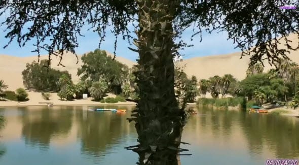 laguna de la Huacachina Vista de una de las orillas del Oasis de Huacachina en Ica.