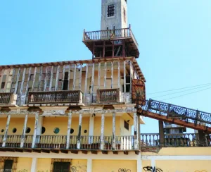 Castillo turístico de Punta Negra