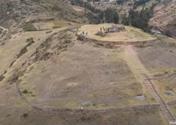 La cima de una edificación en el complejo arqueológico de Sondor en Apurímac
