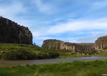 Vista de los Tres Cañones de Sucuytambo en Cusco