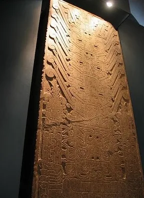 Estela de Raimondi Estela de Raimondi en Chavín: Museo de Ancash