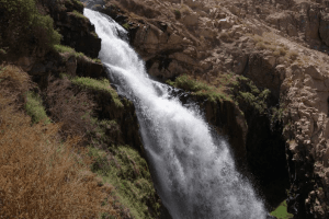 caida de agua cerca a Yacango en Moquegua Turismo de aventura en la catarata de Mollesaja