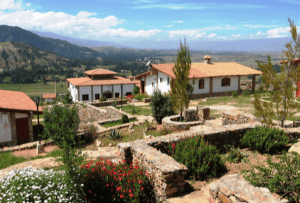 Vista del exterior del Resort Tuki llajta en Junin