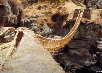 El Puente Q'eswachaka sobre el río Apurímac