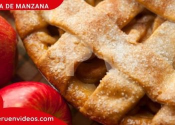 Imagen de una tarta de manzanas con dos manzanas