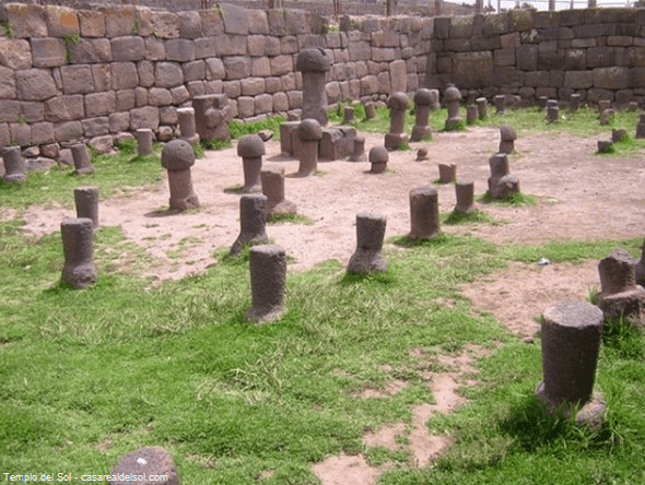 Templo de la Fertilidad en post: Chucuito Ciudad de las Cajas Reales en Puno.