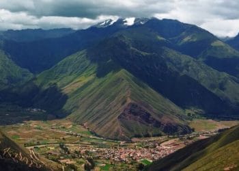 Vista panorámica de toda la ciudad de Chincheros en Cusco