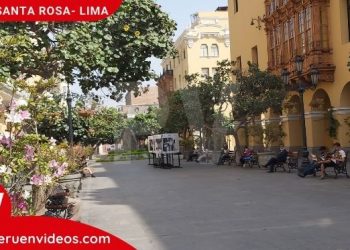 Imagen del Pasaje Santa Rosa al frente de la Plaza de Armas de Lima