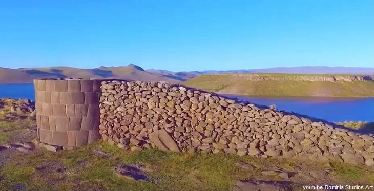 Vista de Las Chullpas de Sillustani en Puno