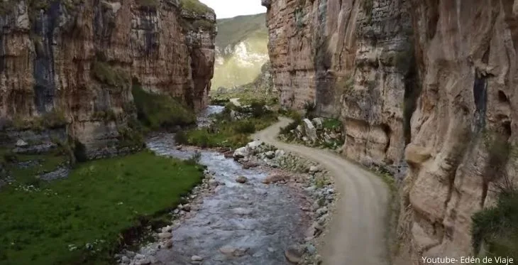 Imagen del río Piñascocha que cruza el Cañón de Shutjo o Shucto en Junín