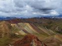 Imagen de una de las montañas de colores de Palcoyo en Cusco