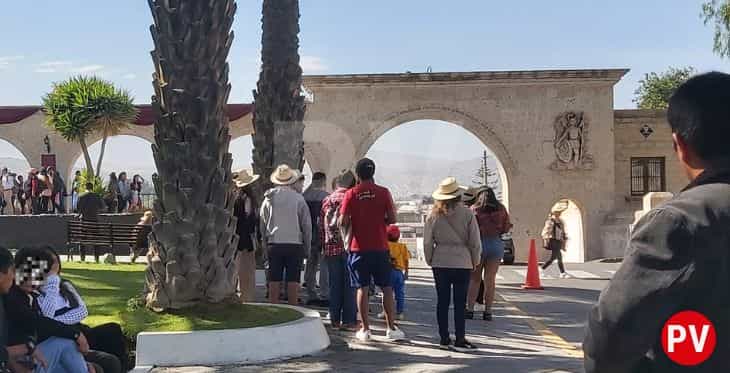Primer arco Cuesta del Ángel en el Mirador de Yanahuara en Arequipa.