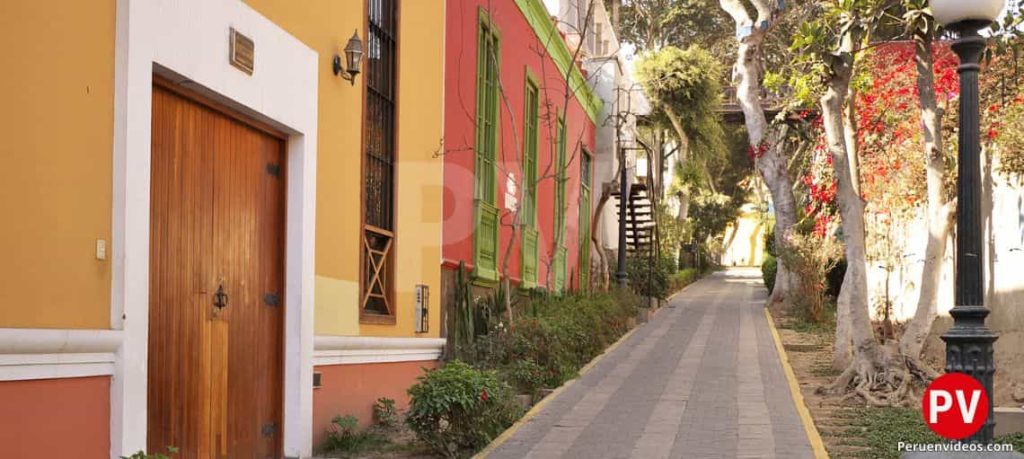 Una de las calles tradicionales del distrito de Barranco.