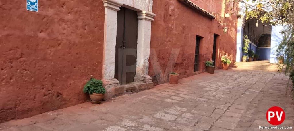 Calle del interior del Monasterio de Santa Catalina en Arequipa