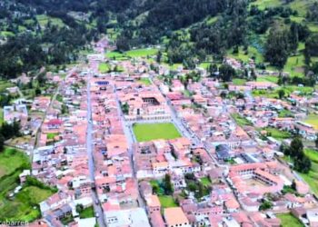 Vista completa del pueblo de Chacas en Ancash
